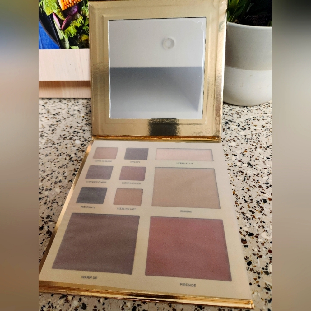 NEW Iconic London/ heat of the moment pallet.